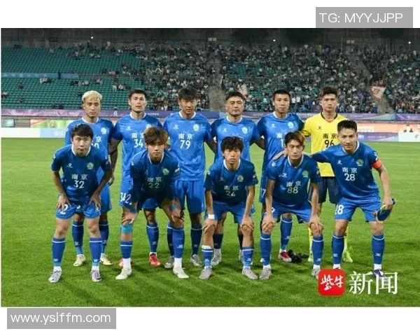 赛后分析:成都足球队与南京足球队的表现与状态全面对比 赛后分析:成都足球队与南京足球队的表现与状态全面对比