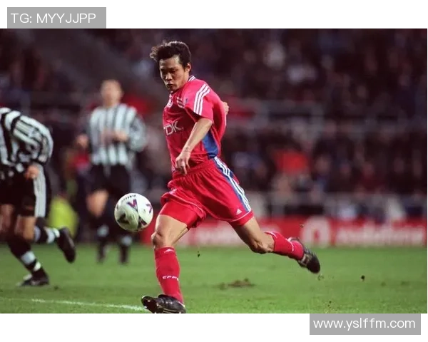 足球明星在绿茵场上舞动身姿展现激情与魅力的精彩瞬间 足球明星在绿茵场上舞动身姿展现激情与魅力的精彩瞬间