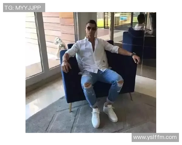 足球明星日常穿搭风格揭秘时尚潮流与个性选择的完美结合 足球明星日常穿搭风格揭秘时尚潮流与个性选择的完美结合