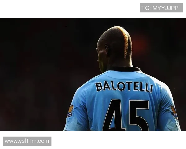 足球明星身着球衣的精彩瞬间展现运动魅力与个人风采 足球明星身着球衣的精彩瞬间展现运动魅力与个人风采